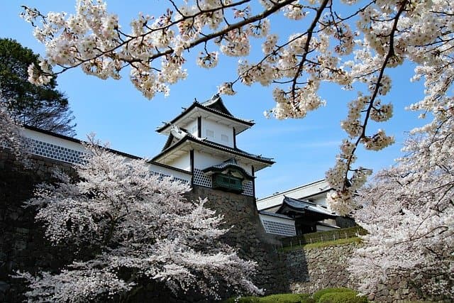 kanazawa-castle-5194913_640